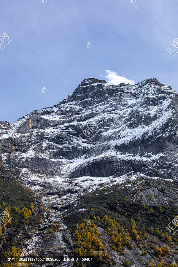 川西四姑娘山景区雪山