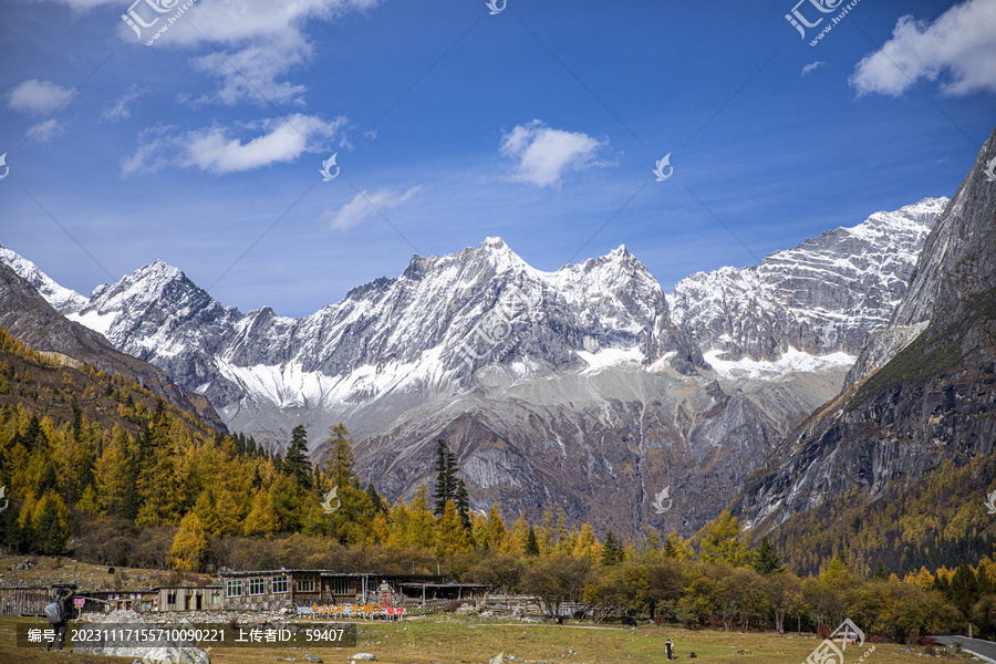 川西双桥沟雪山彩林自然风光