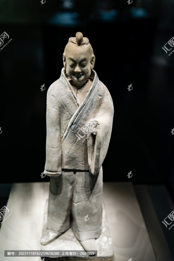 中国国家博物馆的西魏陶文官俑