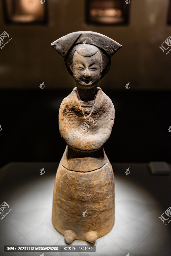 中国国家博物馆的东晋陶女俑