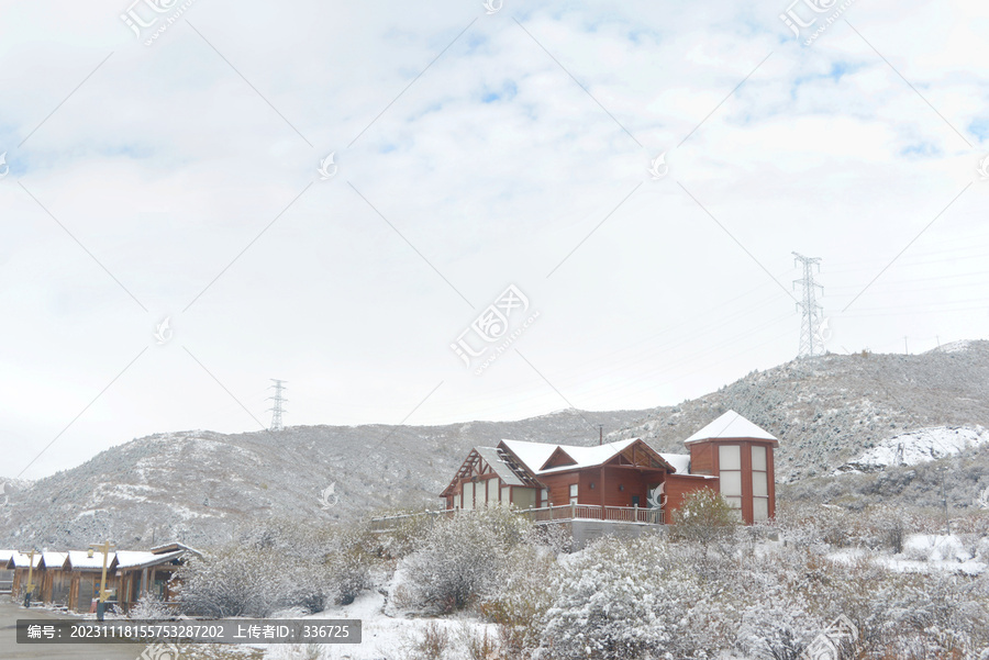 阿坝俄么塘花海食宿区域雪景