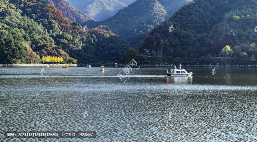 天池游船