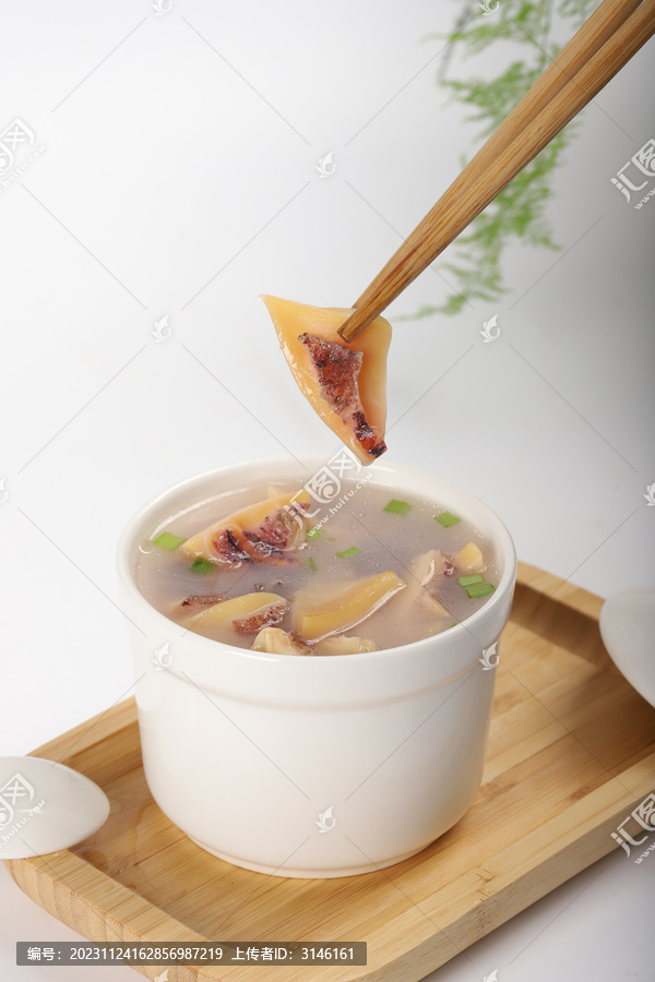 墨鱼排骨汤