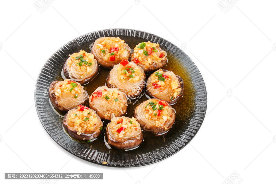盘子里的香菇蒸粉丝