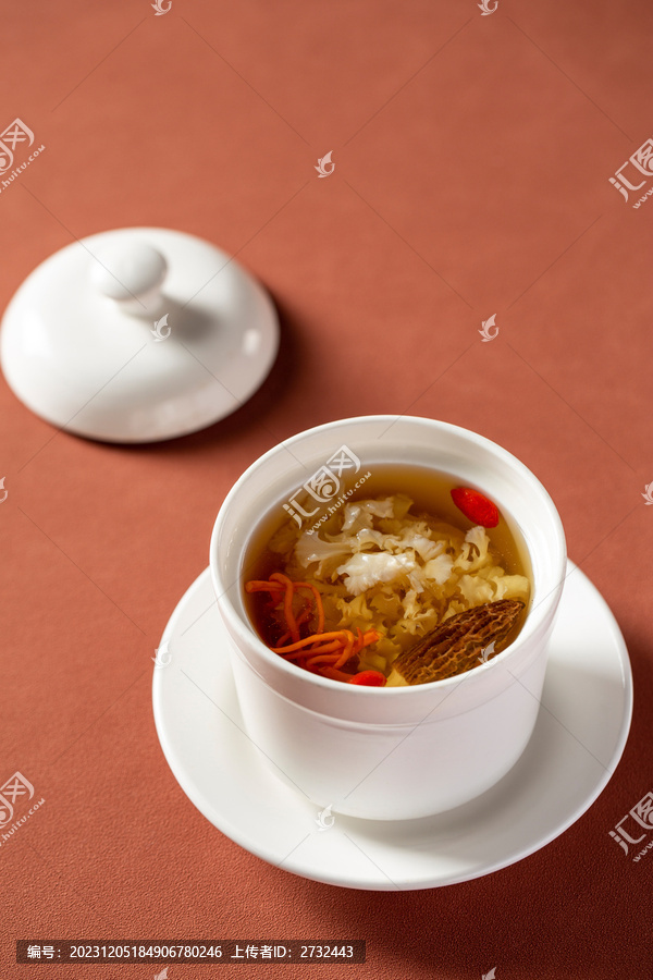 绣球菌菇汤