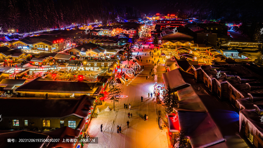 中国雪乡雪后的夜晚景观