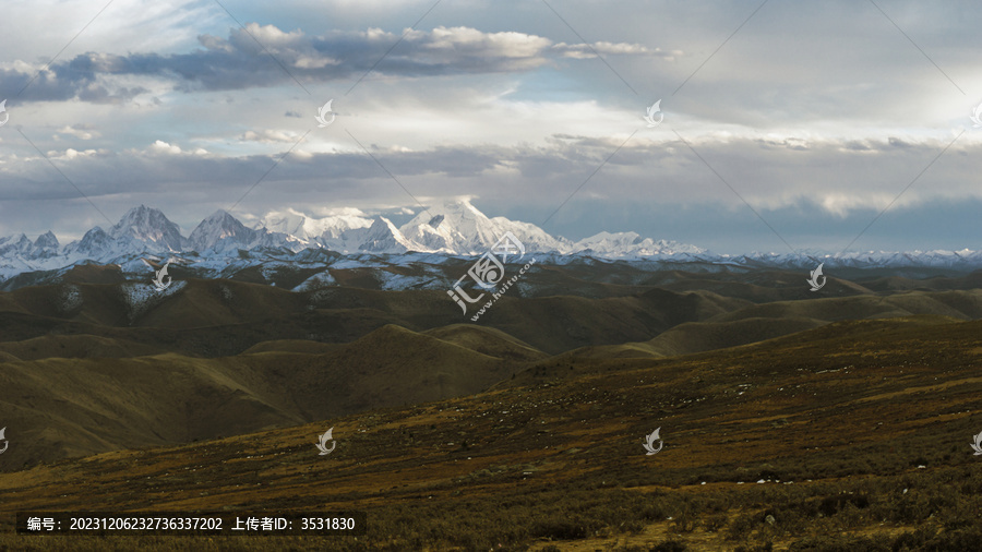 川西新都桥鱼子西雪山