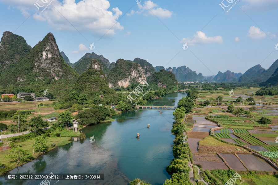 广西桂林阳朔遇龙河竹筏漂流近景