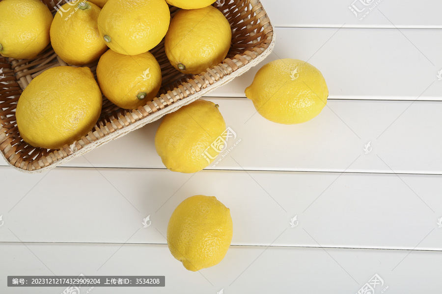 新鲜柠檬