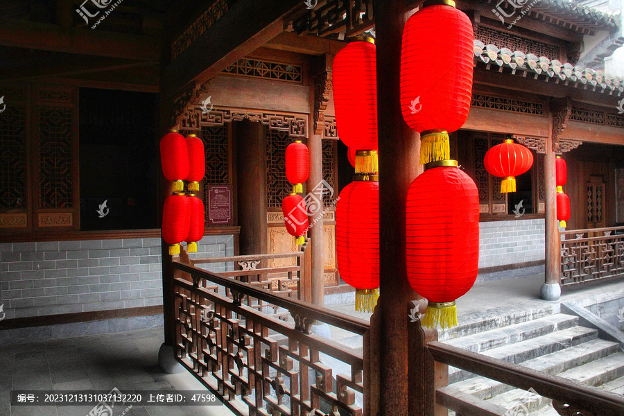 中式建筑回廊红灯笼