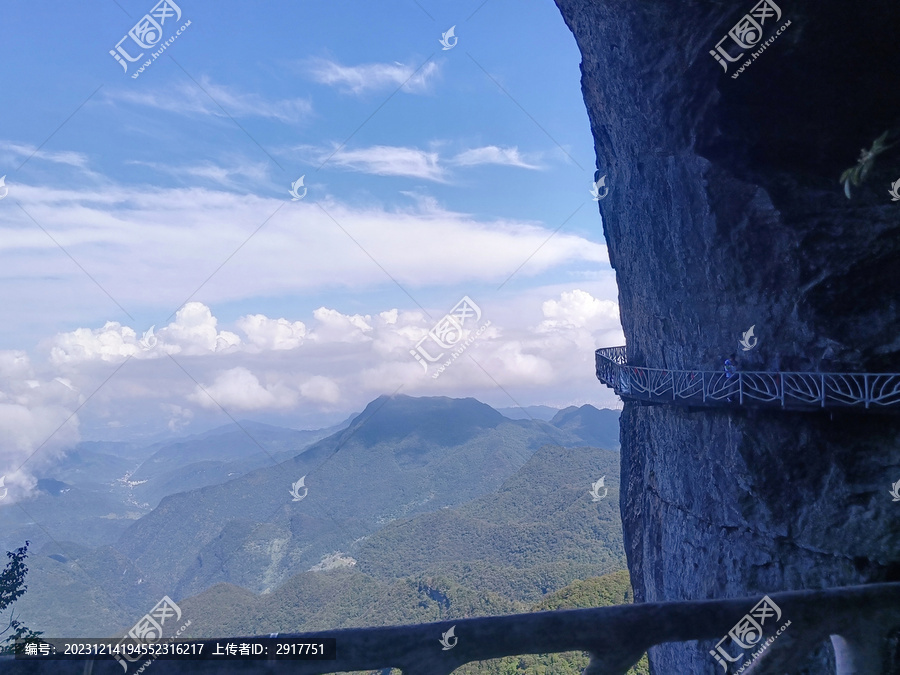 重庆金佛山天然岩洞