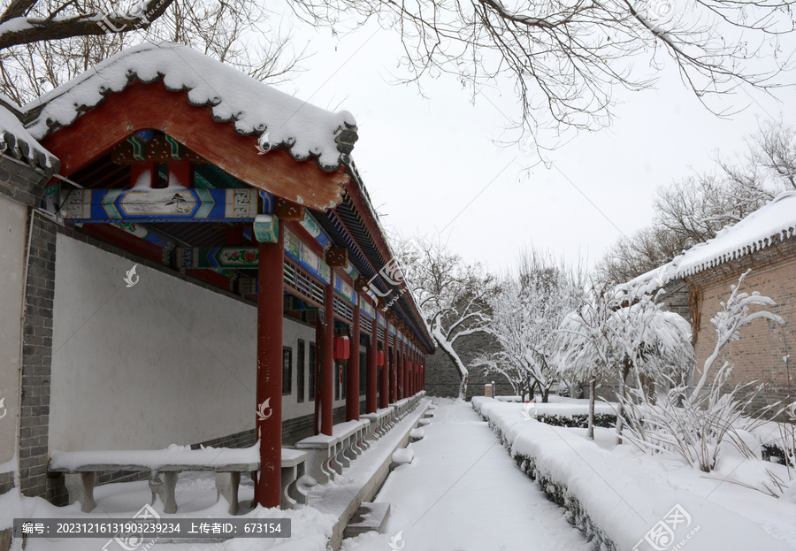 雪后古院落