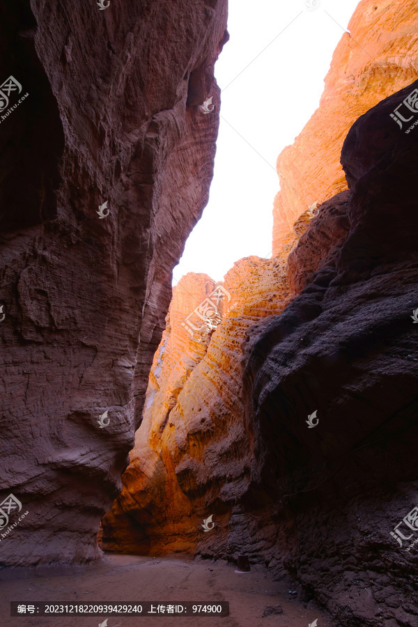 新疆库车天山神秘大峡谷