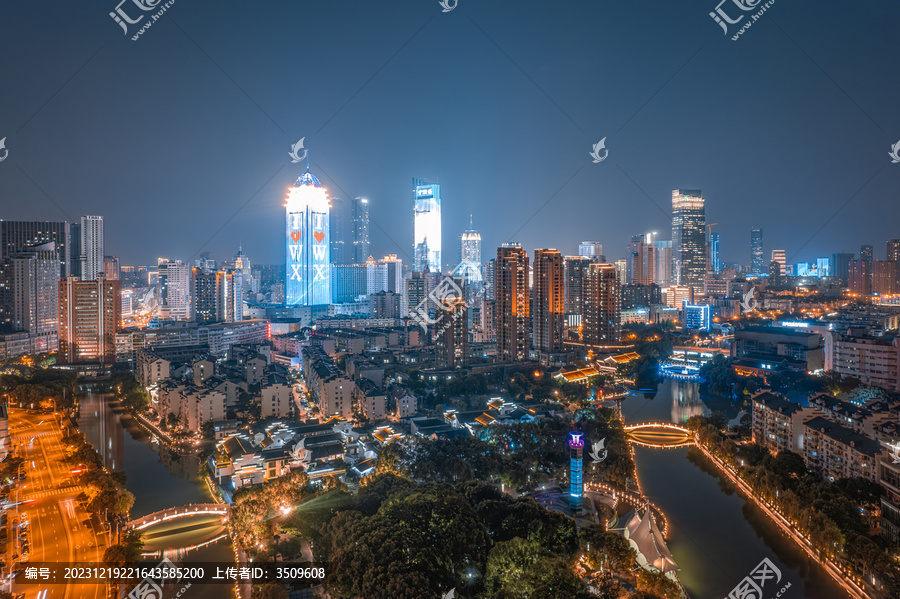 航拍视角下的无锡市中心夜景