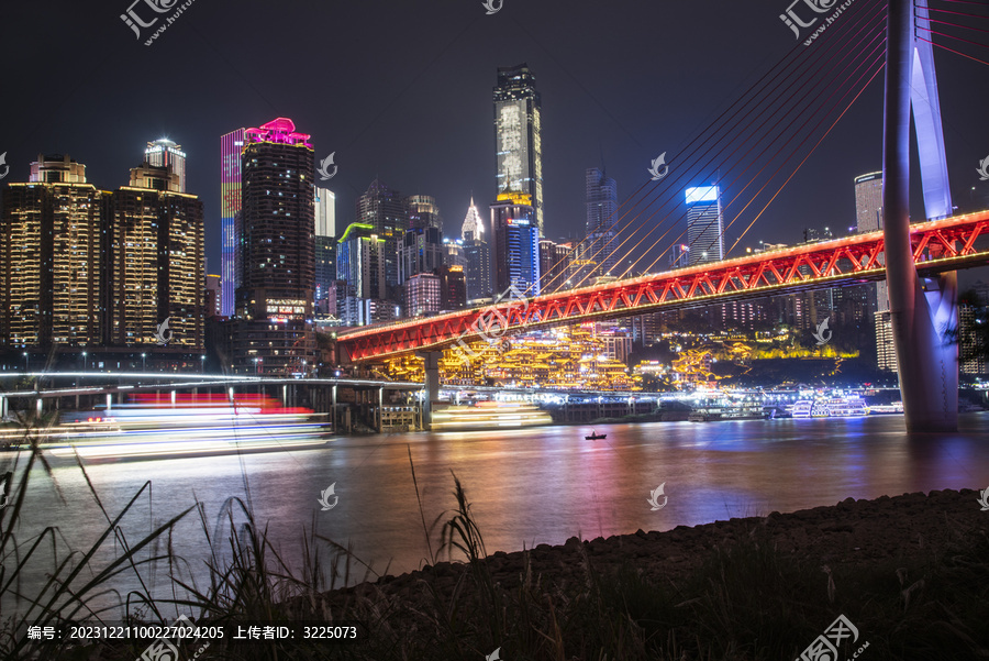 重庆千厮门大桥和洪崖洞夜景