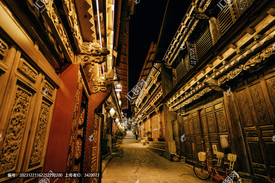 云南香格里拉独克宗古城夜景