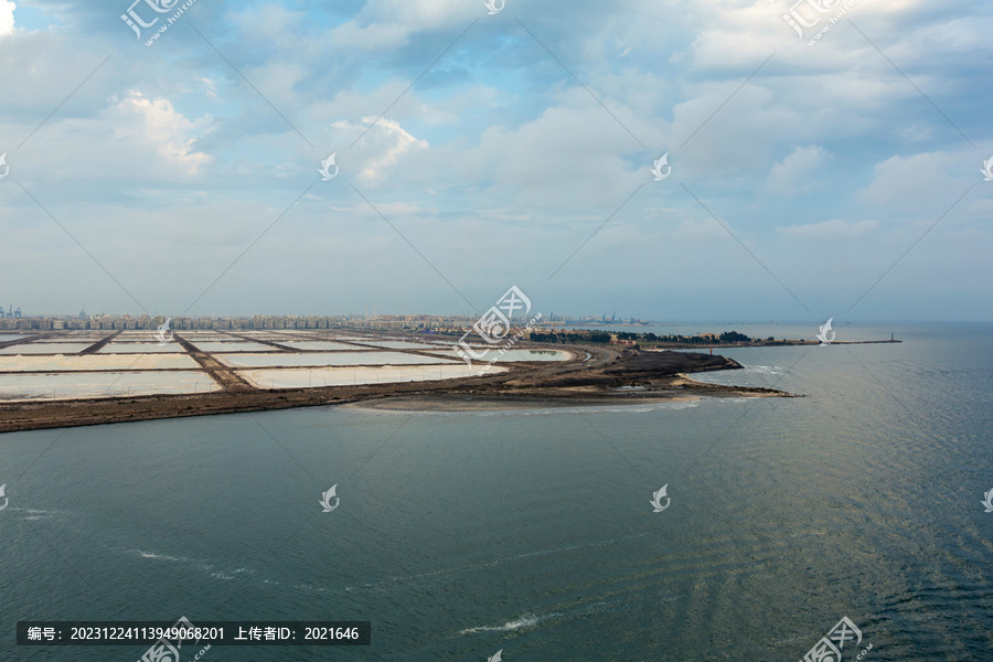 蓝天白云苏伊士运河风景