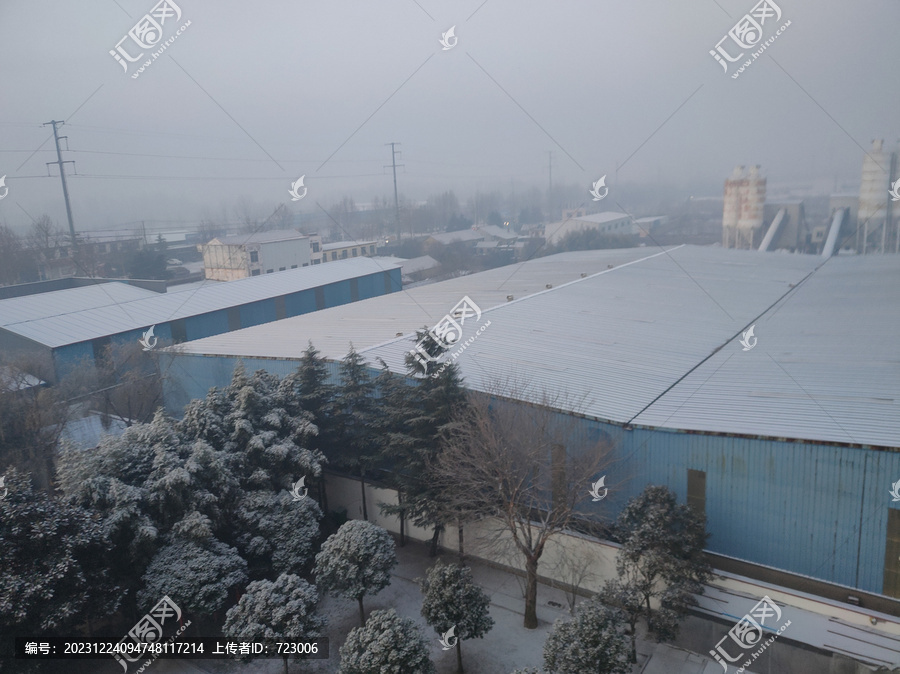 工厂雪景