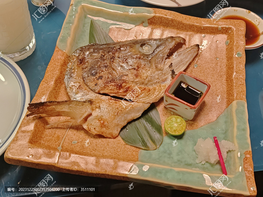 烤三文鱼头