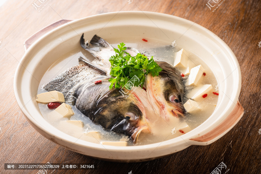 砂锅鱼头汤