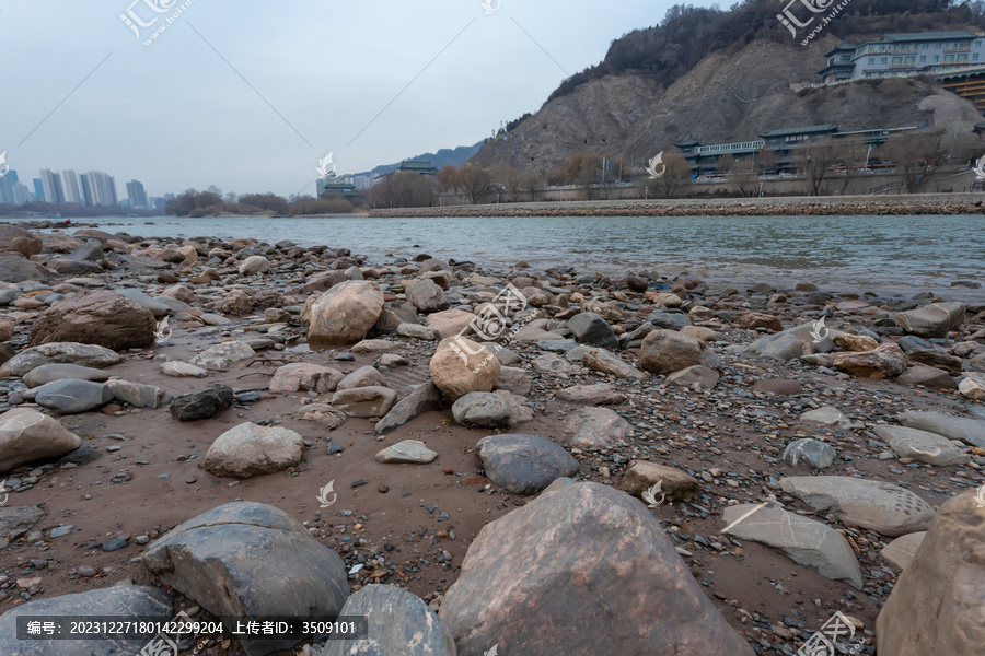 黄河岸边