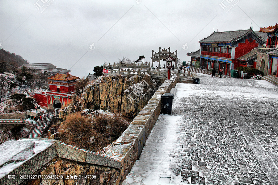 泰山南天门天街雪景