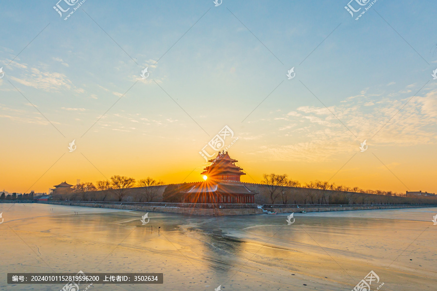 北京故宫博物院西北角楼朝霞日出