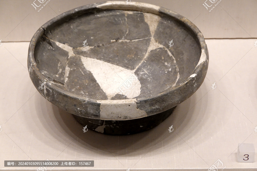 良渚文化泥质灰陶圈足盘