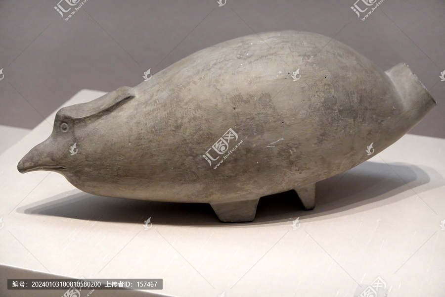 良渚文化泥质灰陶江豚壶