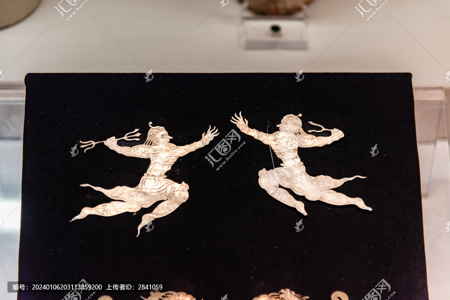 天津博物馆的唐代猎人银箔饰
