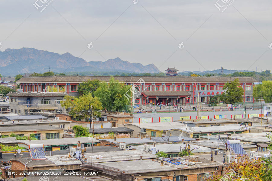 城楼上俯瞰山海关古城小学校