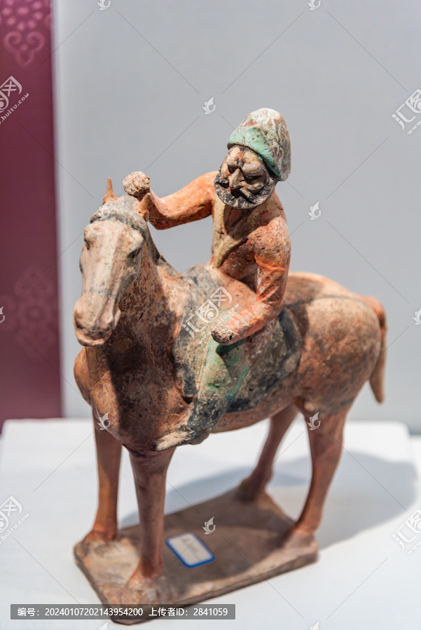 昭陵博物馆藏品唐彩绘胡人骑马俑