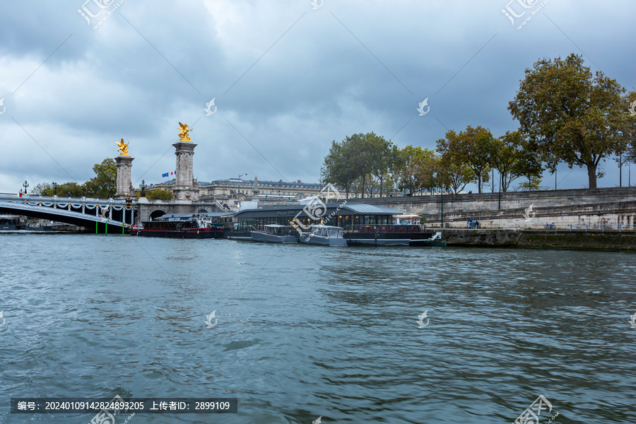 巴黎塞纳河秋天自然风景