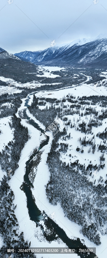 新疆喀纳斯河冬日风景