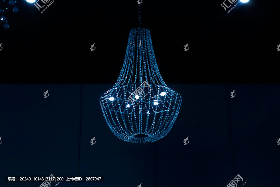 舞台蓝色水晶吊灯