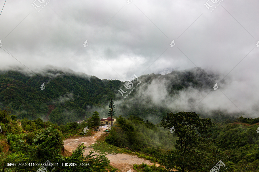 北帝山旅游风景区雾气