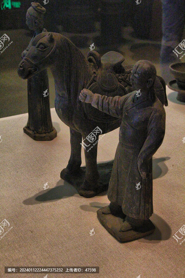 扎赉诺尔博物馆牵马陶俑