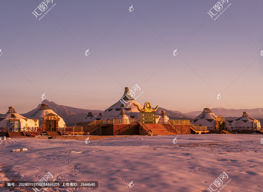 敕勒川草原冬季雪景蒙古包