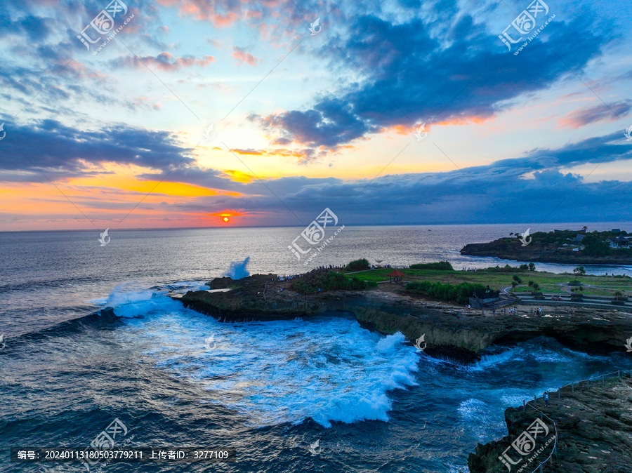 航拍巴厘岛海岛度假村夜景风光