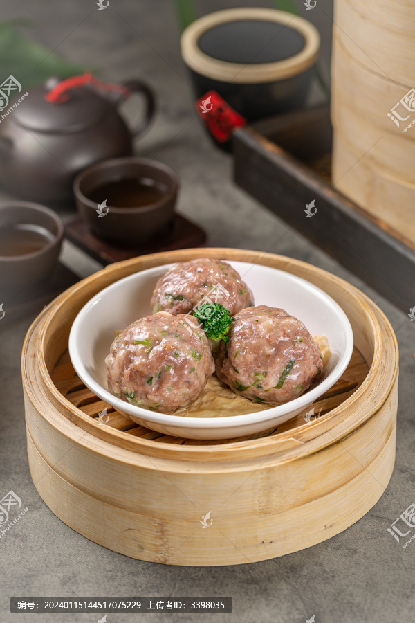 蒸牛肉丸子