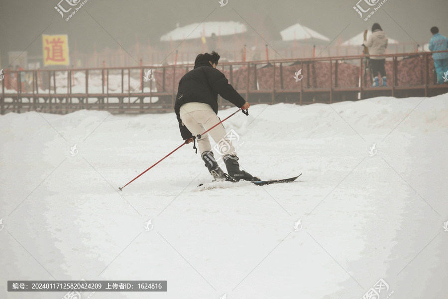 滑雪