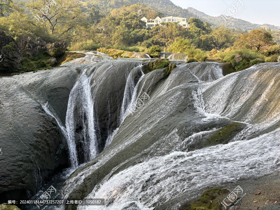 天星桥景区银链坠潭