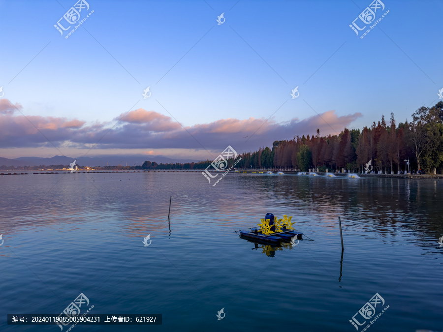 静静的湖面