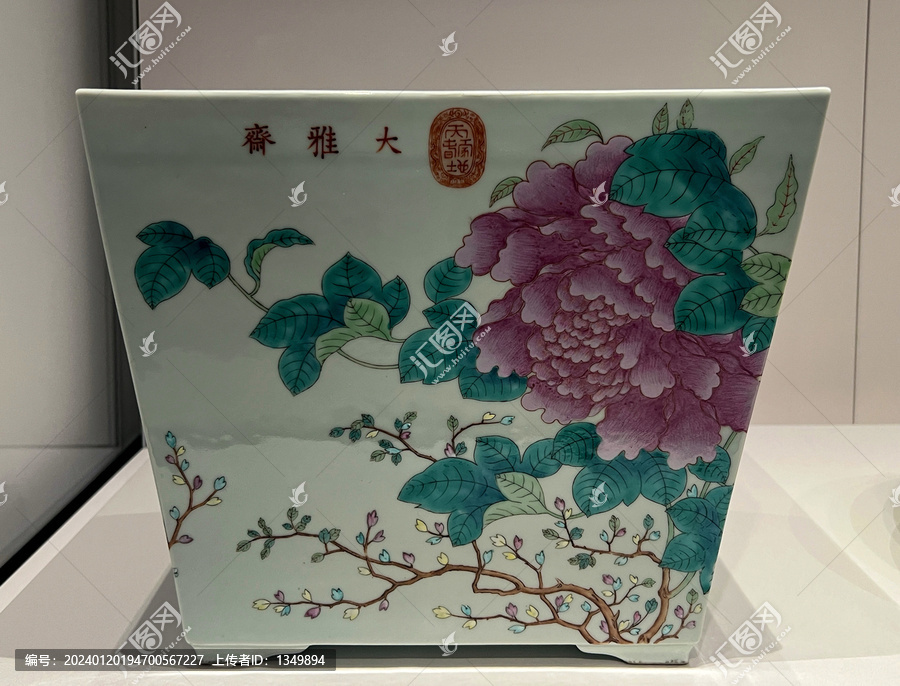 粉彩花鸟图长方花盆