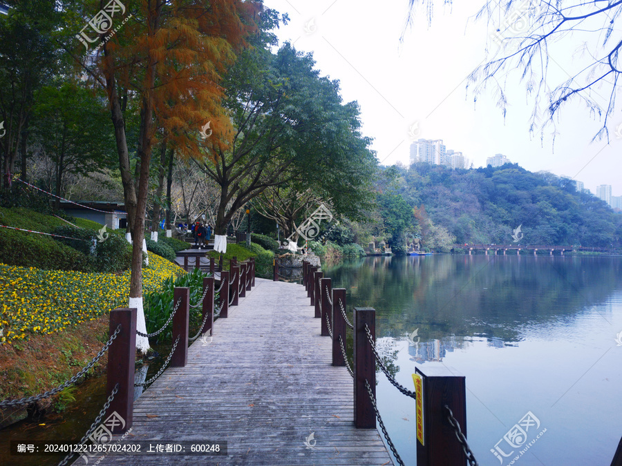 湖畔栈桥步道