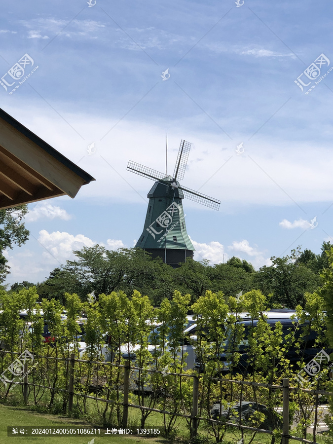 日本霞浦湖边的荷兰风车