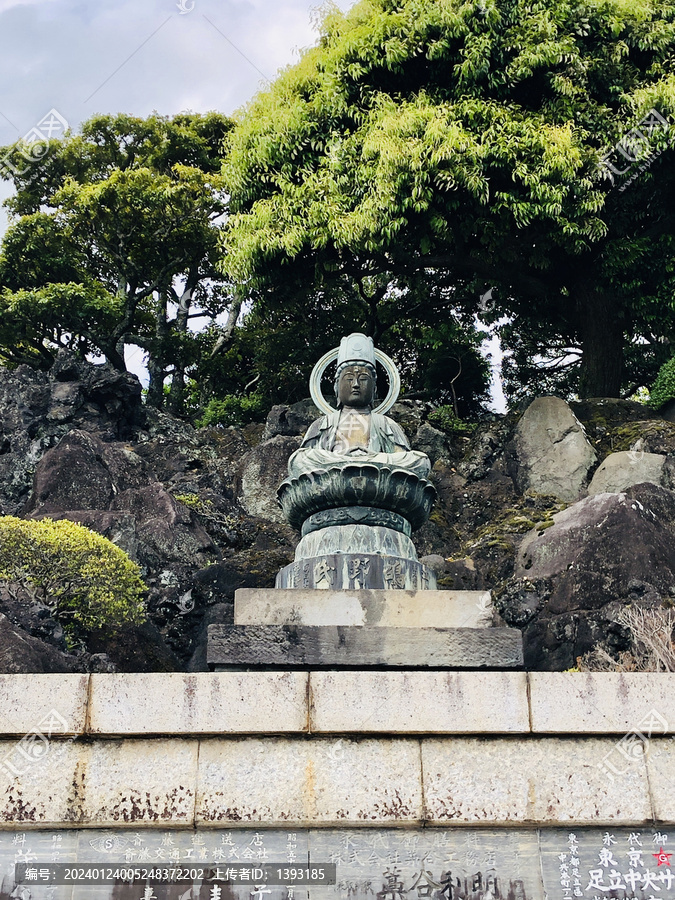 成田山新胜寺内的日式佛像