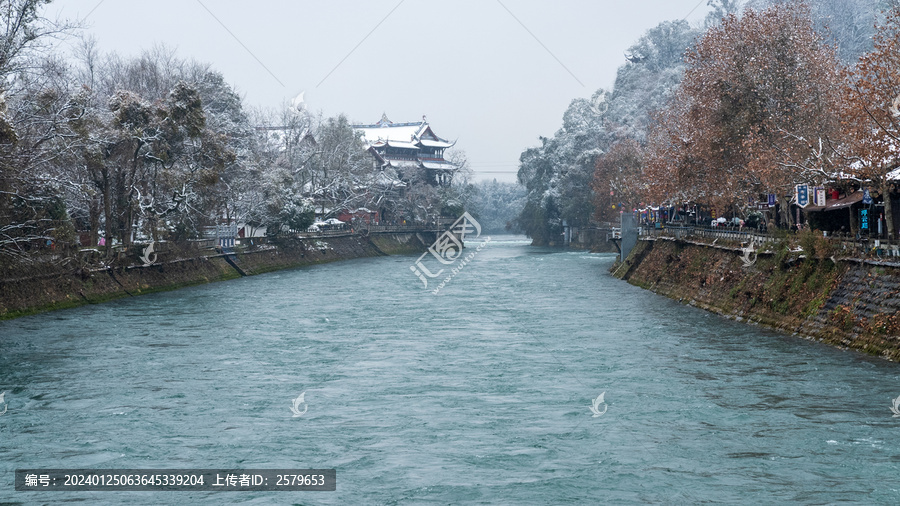 都江堰冬季下雪雪景