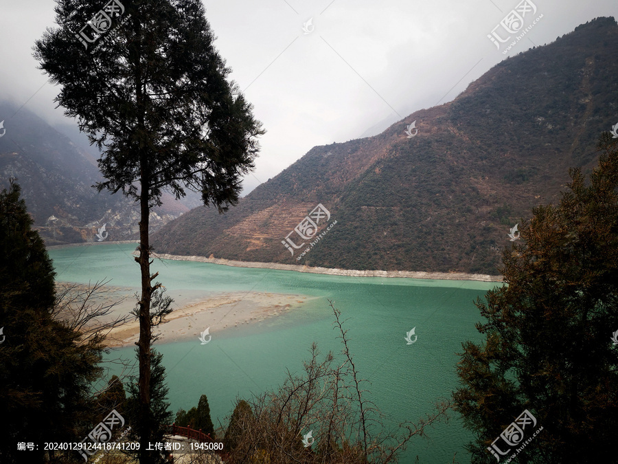 四川高山河流