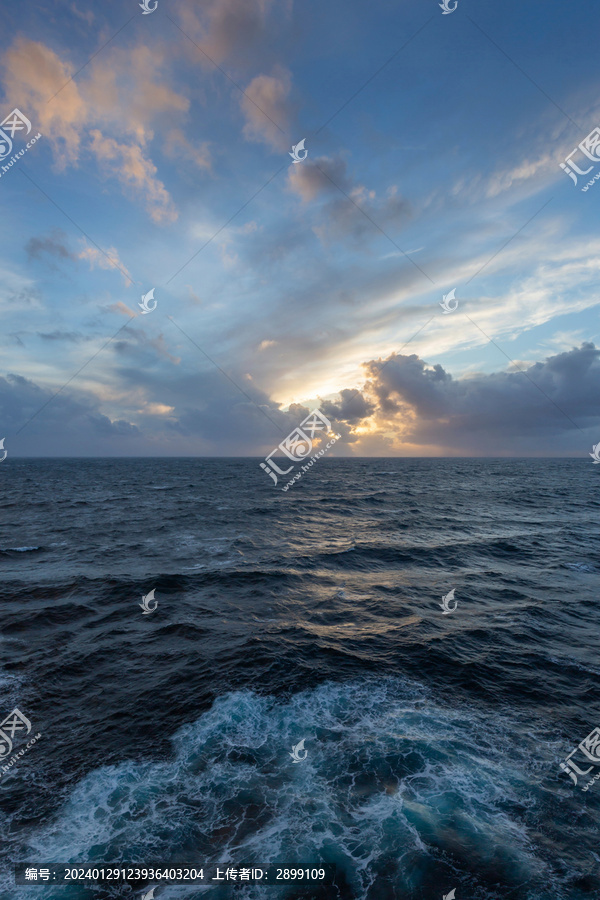 大西洋日落海浪风景